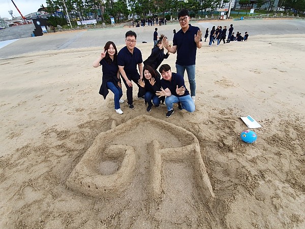 지역복지팀 대천해수욕장 모래성 독창적으로 쌓기 미션 수행사진
