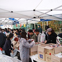 '냉장고를 채워주세요'기금마련 먹거리장터…